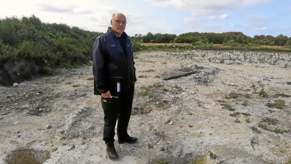 Det er grunden her, beboerne i Nr. Tranders gerne vil bevare. Både fordi der er indkig til kirken, men også fordi der for nylig er fundet levn fra jernalderen. Foto: Lise Stenbro