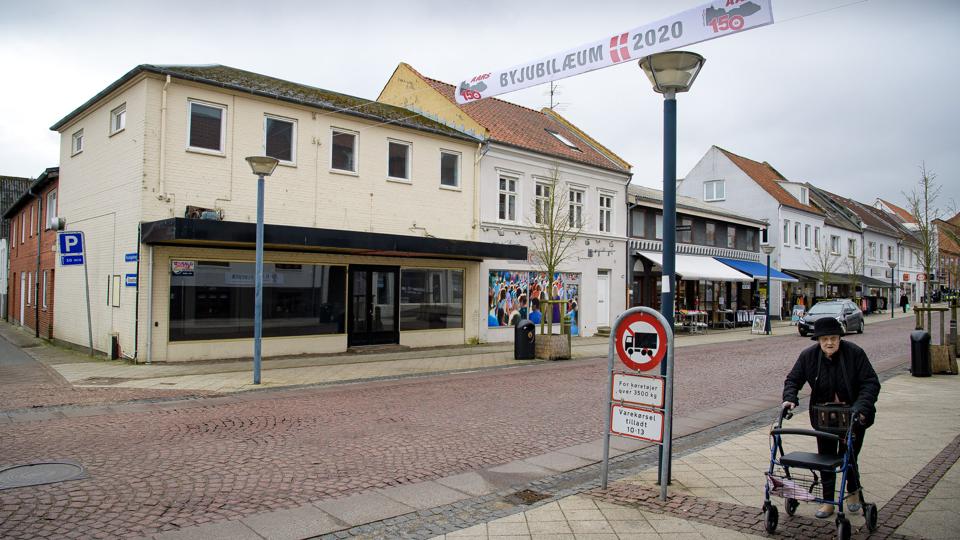 Snart forsvinder de længst forladte butikker for bager og slagter, Men også to af byens populære butikker i form af Matas, og Grønthjørnet. De to genåbner dog andetsteds. Foto: Bo Lehm <i>Bo Lehm</i>
