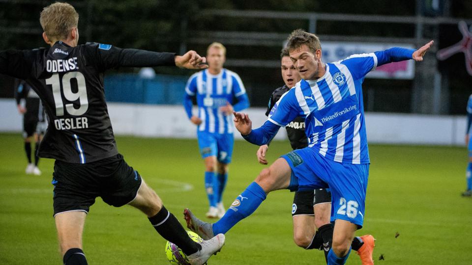 Mads Vang (th.) bragte thyboerne på 2-0, som var stillingen ved pausen. Arkivfoto: Bo Lehm