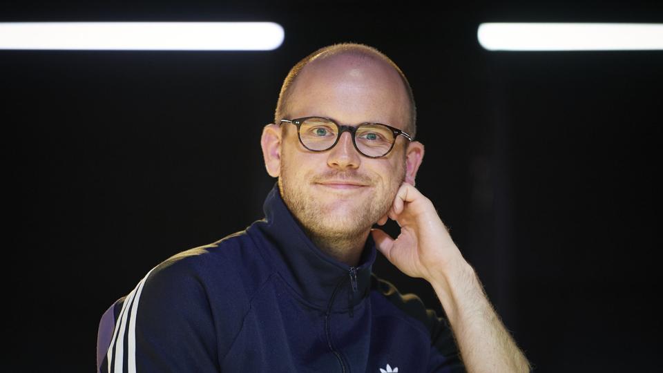 Niels Erling har, som alle andre, lavet fejl, været tarvelig, været usikker, og ja, været menneske. Derfor var det nemt for ham at sige ja til at være instruktør på teaterforestillingen "Polly og Stormen" i Teater Nordkraft. Foto: Henrik Bo <i>Foto: Henrik Bo</i>