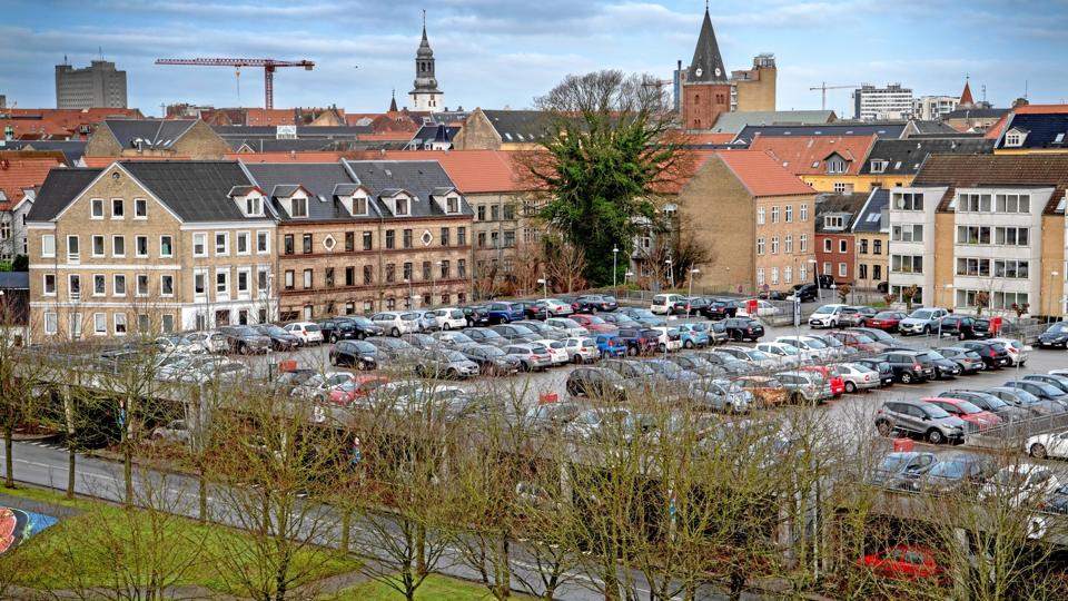 Der er forslag om blandt andet at sælge p-huset på bl.a. Sauers Plads for at undgå stor besparelse resten af 2019.