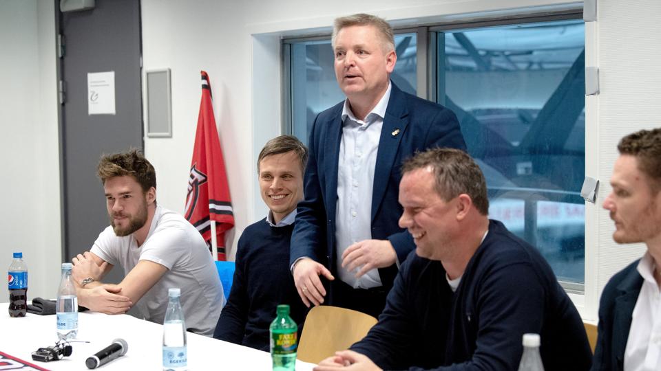 Ronny Larsen (nummer to fra højre) er ikke tilhænger af ny slutspilsmodel. Foto: Bente Poder