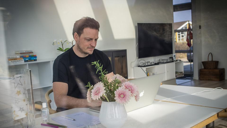 Thomas Røhr Kristiansen, marketingsdirektør, Freeway, må ikke komme i nærkontakt med andre mennesker de næste par uger. Foto: Martin Damgård