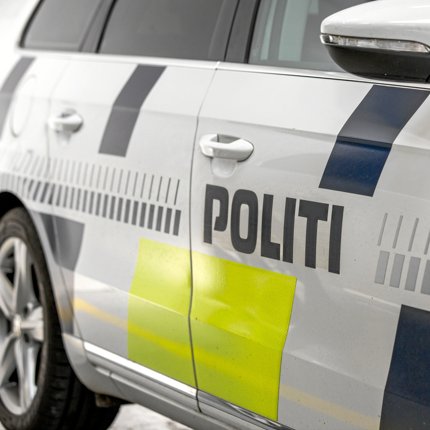Politiet vil gerne kontaktes på 114 af vidner, der har observeret  en mindre Seat personbil foran Arden Skole på Storardenvej onsdag eftermiddag klokken 14.15. Arkivfoto