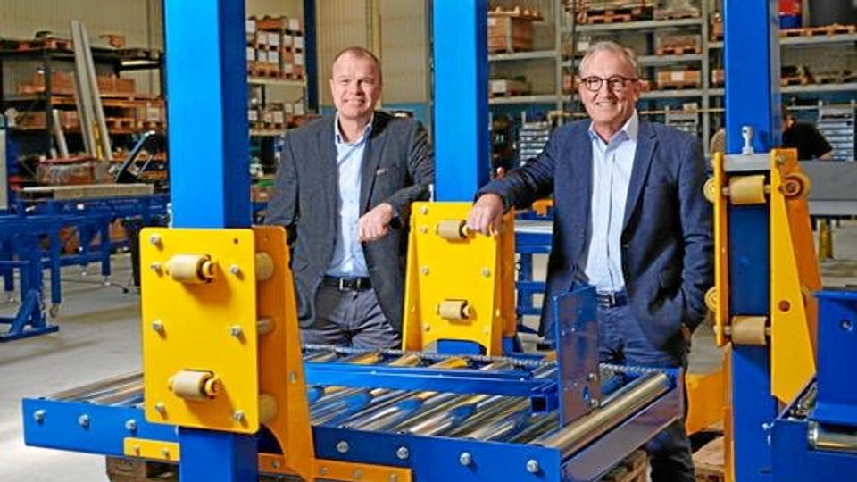 - Når vi er ude og automatisere i fremstillingsindustrien, støder vi ofte på REO-PACKs kvalitetsviklere hos kunderne. Internationalt har fødevareindustrien fokus på one stop shopping af modulære produkter til specielt end-of-line. REO-PACKS produkt portefølje komplementerer Bila A/S perfekt. Derfor føler vi, at vi har gjort et virkelig godt køb med overtagelsen af REO-PACK; Et køb som vil gavne begge selskabers kunder, siger Ole Madsen (til venstre).