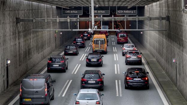 Ny førerløs busrute kan føre til et trafikbillede med langt færre personbiler - hvis politikerne tør. Foto Lars Pauli.