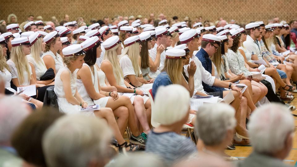 Dimmisionsfest på Morsø Gymnasium. Efter flere års tilbagegang har det lille gymnasium ny stigende søgning. Arkivfoto