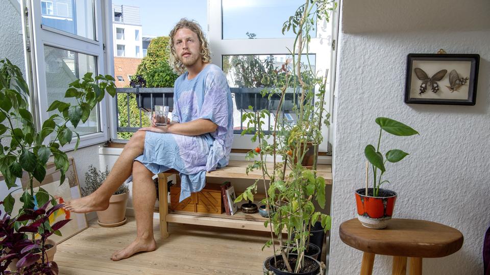 - 75 procent af alle de koncerter, jeg nogensinde har været til, har været røvsyge. Mange musikere er så fokuserede på at gøre det, de skal, at de glemmer at have det sjovt og formidle en energi lige så meget som et produkt, siger Oskar Krusell, ifølge hvem det handler om at smide angsten for musikken. Foto: Lars Pauli <i>Foto: Lars Pauli</i>