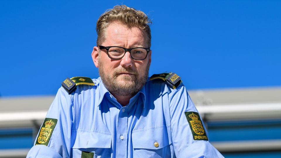 Tillidsmand Poul Buus fra Nordjyllands Politi er ikke begejstret for regeringens planer om mere nærpoliti. Der er mere behov for flere betjente i patruljevogne, mener han. Foto: Bo Lehm <i>Bo Lehm</i>