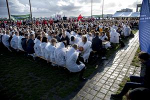 Morgenkaffe på havnen: 4000 nye studerende budt velkommen - se billederne