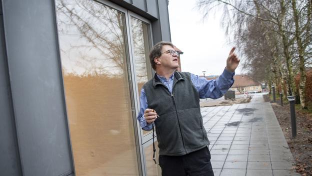 Thomas Bro Wormslev Jakobsen glæder sig over de stærkt forbedrede rammer, som den nye sognegård byder på, ikke mindst for konfirmanderne. Foto: Henrik Bo <i>Foto: Henrik Bo</i>