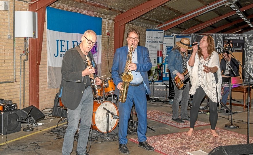 Bandet Grarup Allstars spillede hos Jeld-Wen. Foto: Mogens Lynge