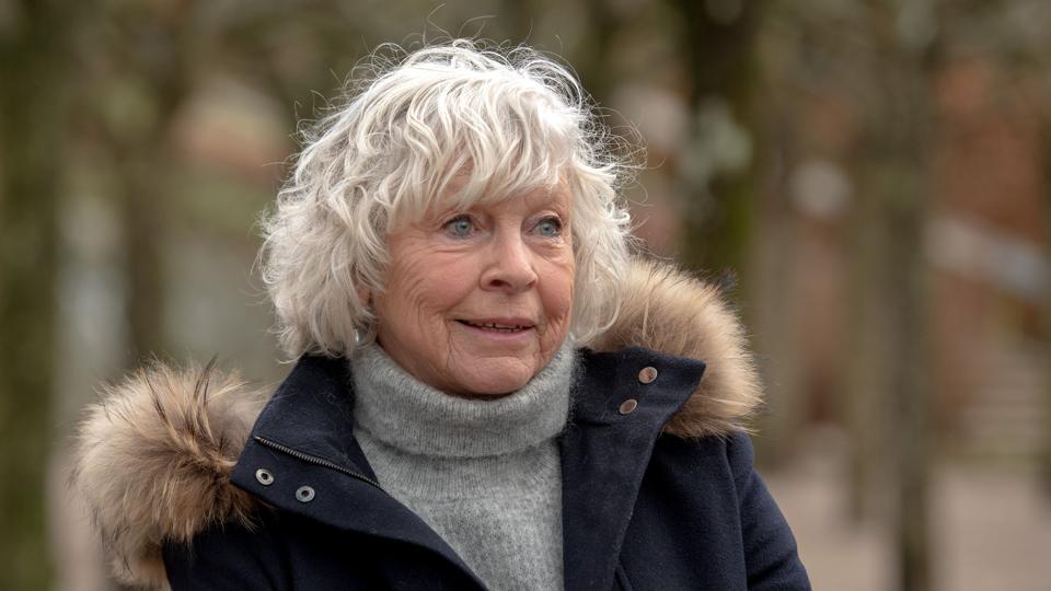 Tidligere redaktør ved NORDJYSKE, Elsebeth Dissing, debuterer nu som 75-årig med den virkelighedsnære roman 'Tjenerindens døtre' fra sin mors opvækst i Thy. Foto: Henrik Louis Simonsen