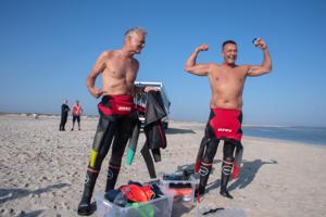 De gjorde det: Svømmede 116 kilometer og slog 81 år gammel rekord