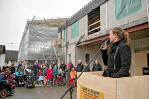 Skolebygning slog revner og eleverne blev evakueret: Nu lander millionregning hos Aalborg Kommune