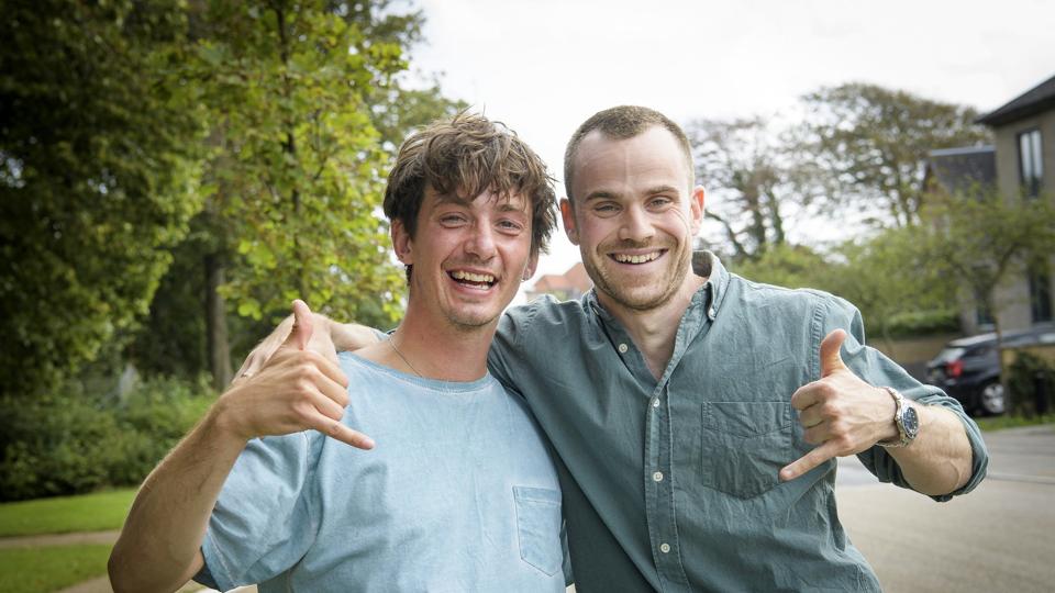 Aske Bang og Allan Hyde har skabt en tv-serie, der handler om kærlighed, og hvor Cold Hawaii danner rammerne. Tv-serien, som er i otte afsnit, kan ses fra 30. august på Xee.