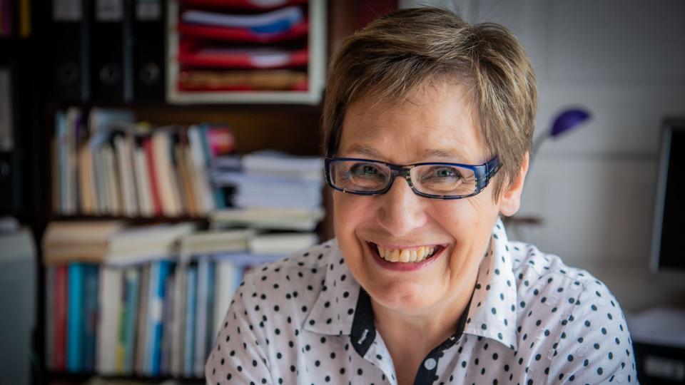 Sognepræst Astrid Klostergaard går på halv tid. - Men tiden er der jo! Det er bare om at bruge den på en fornuftig måde. Foto: Kim Dahl Hansen <i>Kim Dahl Hansen</i>