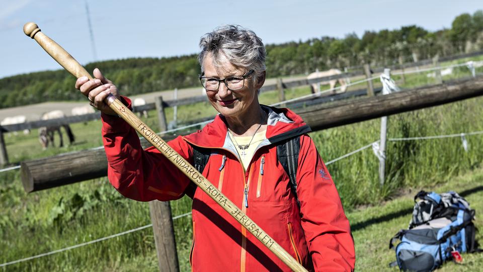 - Pilgrimsvandring har fået en helt anden positiv klang for mange, end det havde, da jeg begyndte som pilgrimspræst for 10 år siden, siger pilgrimspræst i Aarhus stift, Elisabeth Lidell. Foto: Ritzau Scanpix