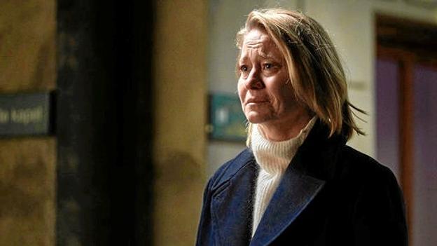 Trine Dyrholm er en knækket mor til den dræbte.