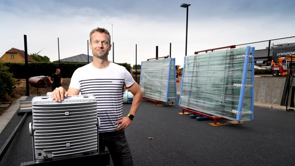 Bygherre Jeppe Ugilt har på sigt også planer om at etablere indendørs padel tennis baner i tilknytning til Volstrup Golfcenter. Foto: Torben Hansen