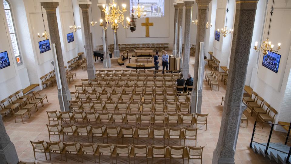 For tre år siden gennemgik Brønderslev Kirke en omfattende renovering, og indvendigt fik den et nyt udseende - blandt andet forsvandt de gamle kirkebænke til fordel for stole. Arkivfoto: Kim Dahl Hansen