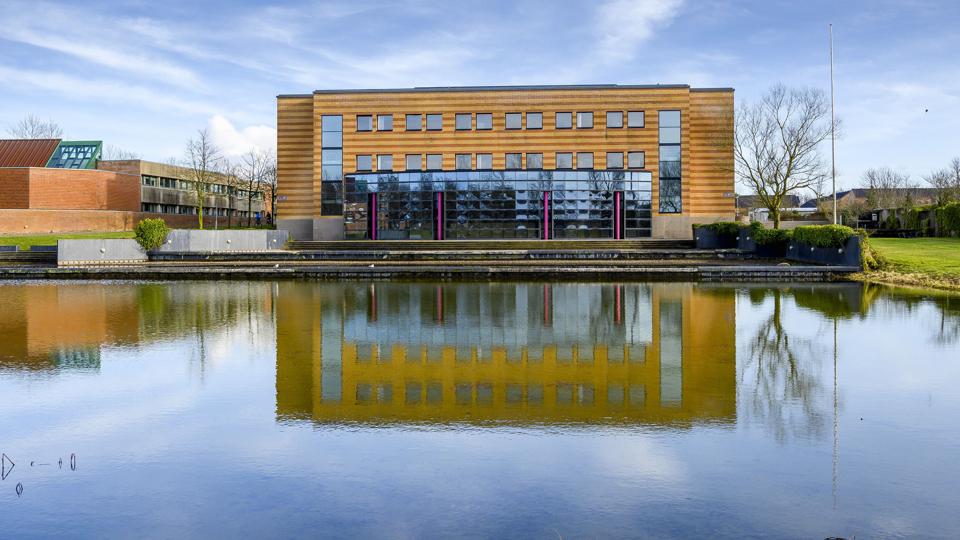 Nykredit-bygningen er kendt for sit store spejlbassin. Foto: Henrik Bo <i>Foto: Henrik Bo</i>