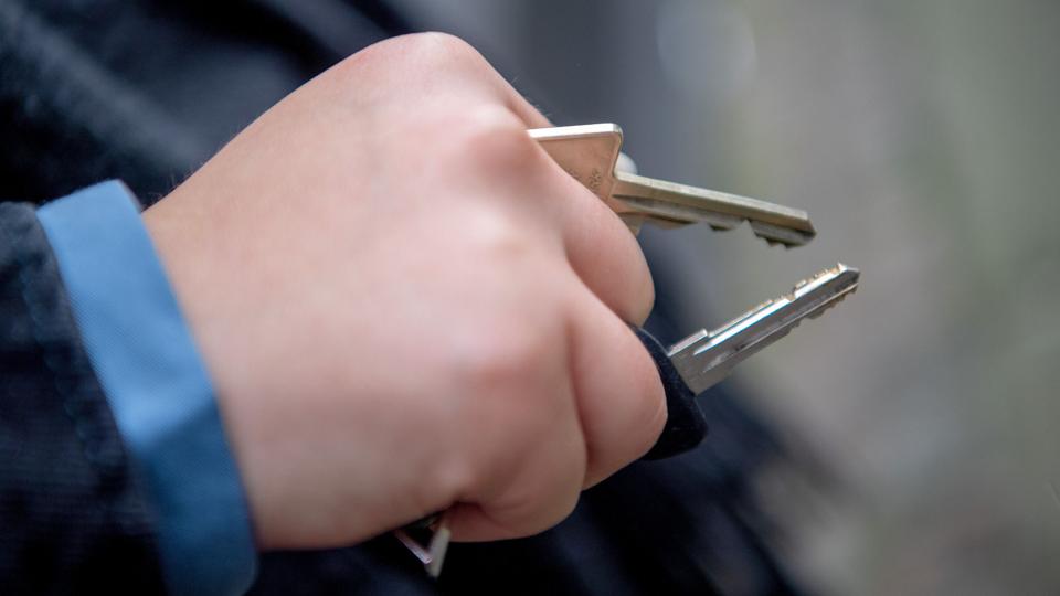 På sociale medier bliver der flittigt delt eksempler på de forholdsregler, kvinder tager, når de går alene, mens der er mørkt. Arkivfoto: Henrik Bo <i>Foto: Henrik Bo</i>