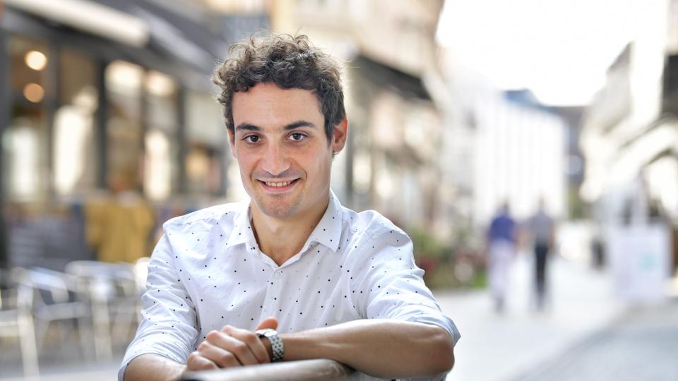 Ramiro Palma elsker Aalborg så meget, at han frivilligt står for forskellige typer af rundvisning i byen.