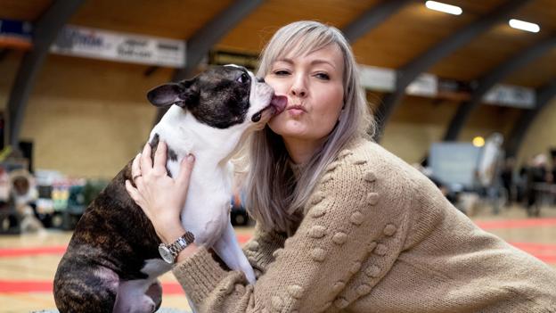 Er der to der står sammen om mode og blingbling, så er det Kenzo og Carina Dyrendom Hundrup. Foto: Torben Hansen