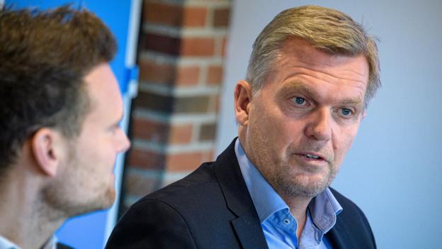 Det er et år siden, at Henrik Bojsen Jensen præsenterede sit byggeri på den grund på Sydhavnen, han havde købt af kommunen. Foto: Bo Lehm <i>Bo Lehm</i>