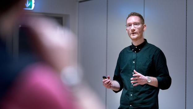 Andreas Beck Kronborg, projektleder ved LGBT+ Danmark: - Vi kan se på de unge, vi har med at gøre, at de har brug for hjælp fra deres skole. Men det kan jo være, at de går under radaren hos deres lærere og pædagoger, fordi de ikke har de kompetencer, der skal til for at se, hvad de kæmper med. Foto: Torben Hansen