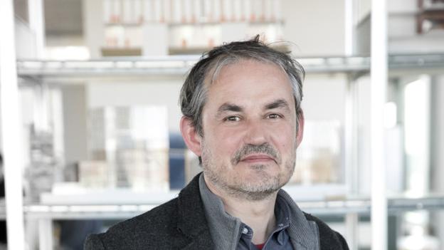 C.F. Møller Architects har i dag kontorer I Aarhus, Aalborg, København, London, Stockholm, Oslo og Berlin og arbejder med arkitektur og byudvikling på tværs af kontorer og landegrænser. I Aalborg har de blandt andet stået bag den nye havnefront samt byggerier som Henius House (ungdomsboliger) og renoveringen af Magisterparken og Sundparken. På billedet Søren Tortzen, afdelingschef for C.F. Møller Architects’ kontor i Aalborg. Foto: Mew