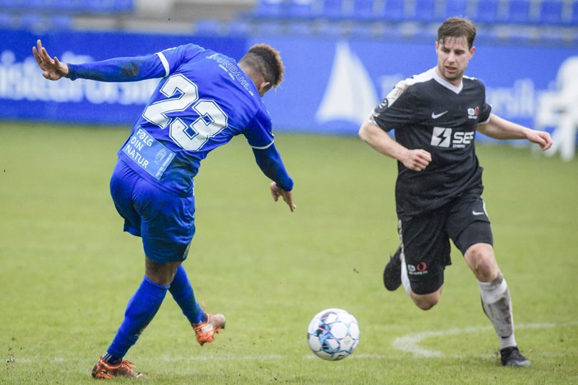 Thisteds nummer 23, Yao Dieudonne, er sprængfarlig i øjeblikket. Skærtorsdag blev det til to mål for ivorianeren, der tidligere har huseret i Superligaen. Billedet her er fra søndagens opgør mod SfB-Oure - her scorede han også to mål. Arkivfoto: Martin Damgård