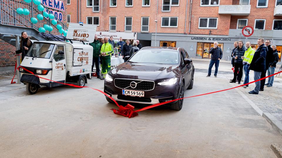 De første bilister kørte inde i det ny p-hus fredag morgen. Foto: Torben Hansen