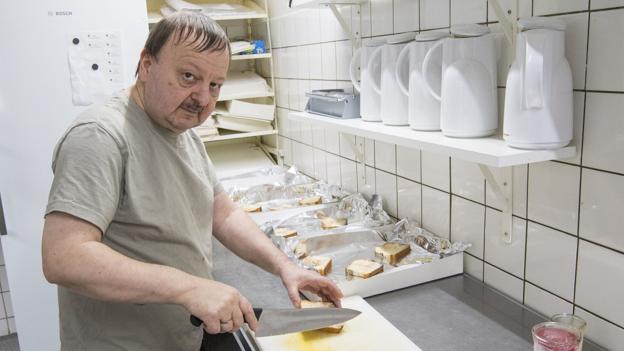 Det er ifølge Henrik Pedersen primært i weekenderne, kunder bestiller hverdagsretter som take away via primært Facebook. Foto: Kim Dahl Hansen