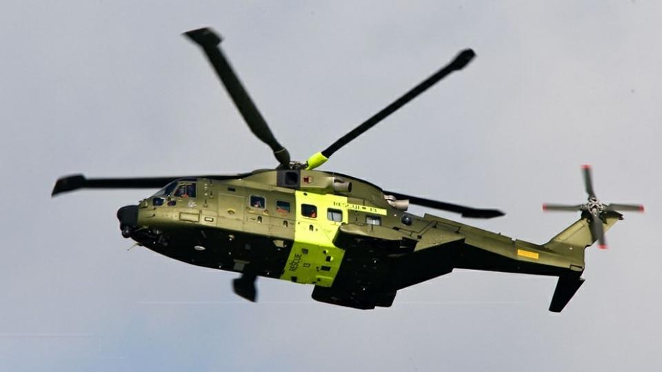 En redningshelikopter i Aalborg blev alarmeret og var klar til at lede efter manden i vandet. Arkivfoto