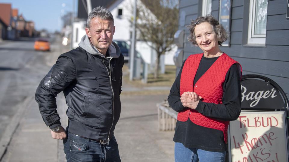 Helle Madsen fra Hørby Bageri har oplevet en stor interesse for René Dahl Andersens nye bog 'Hærdet'. Arkivfoto: Henrik Louis