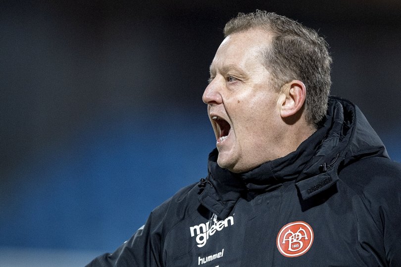 Peter Feher og AaB er så småt gået i gang med at diskutere fremtidsperspektiverne. Arkivfoto: Lars Pauli <i>Foto: Lars Pauli</i>