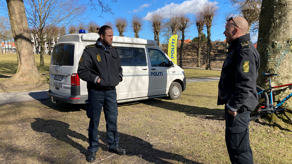 Politiet i parken i Hjørring. Foto: Ole Fink