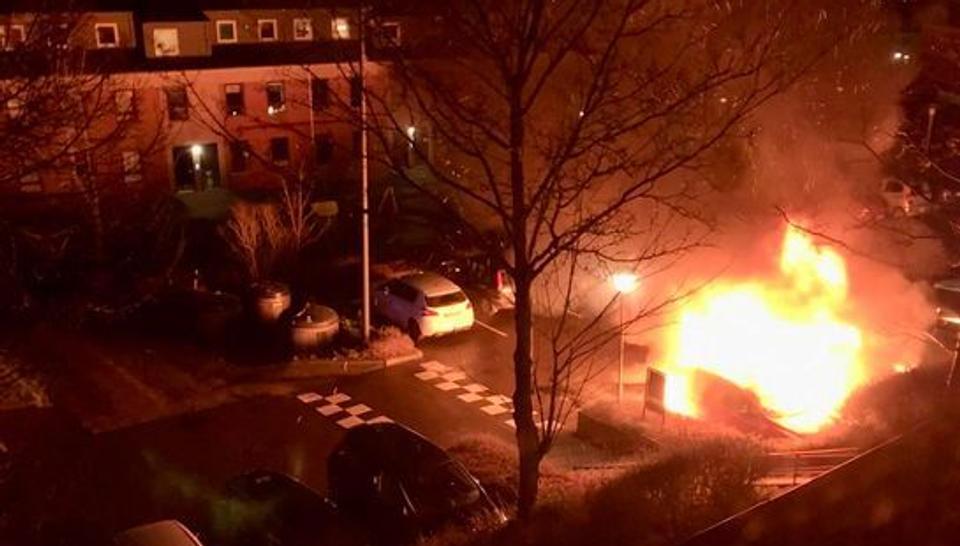 En beboer nåede at tage dette billede fra sit vindue. Privatfoto