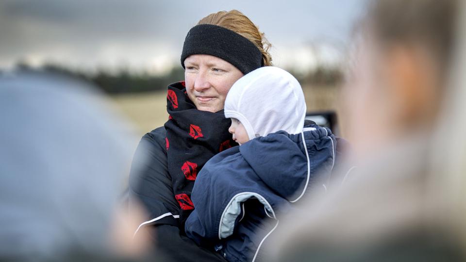 - Det giver slet ingen mening at lukke Regnbuen, da slet ikke i en corona-tid. Her er børnene ude stort set hele dagen, påpeger Marie-Louise Buus Laustsen. Foto: Lars Pauli <i>Foto: Lars Pauli</i>
