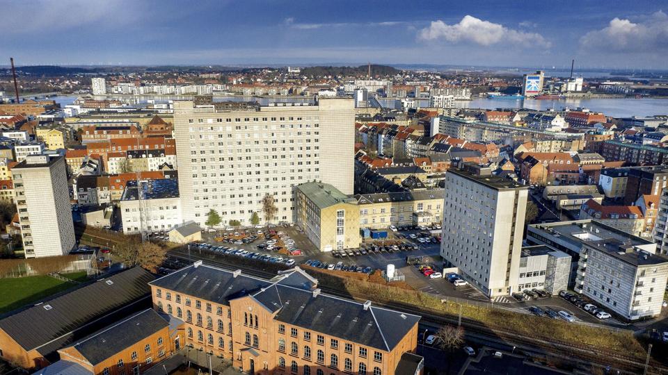Sygehus Nord (bag jernbanen) er solgt til et nordjysk ejendomsfirma. Foto: Lars Pauli <i>Foto: Lars Pauli</i>