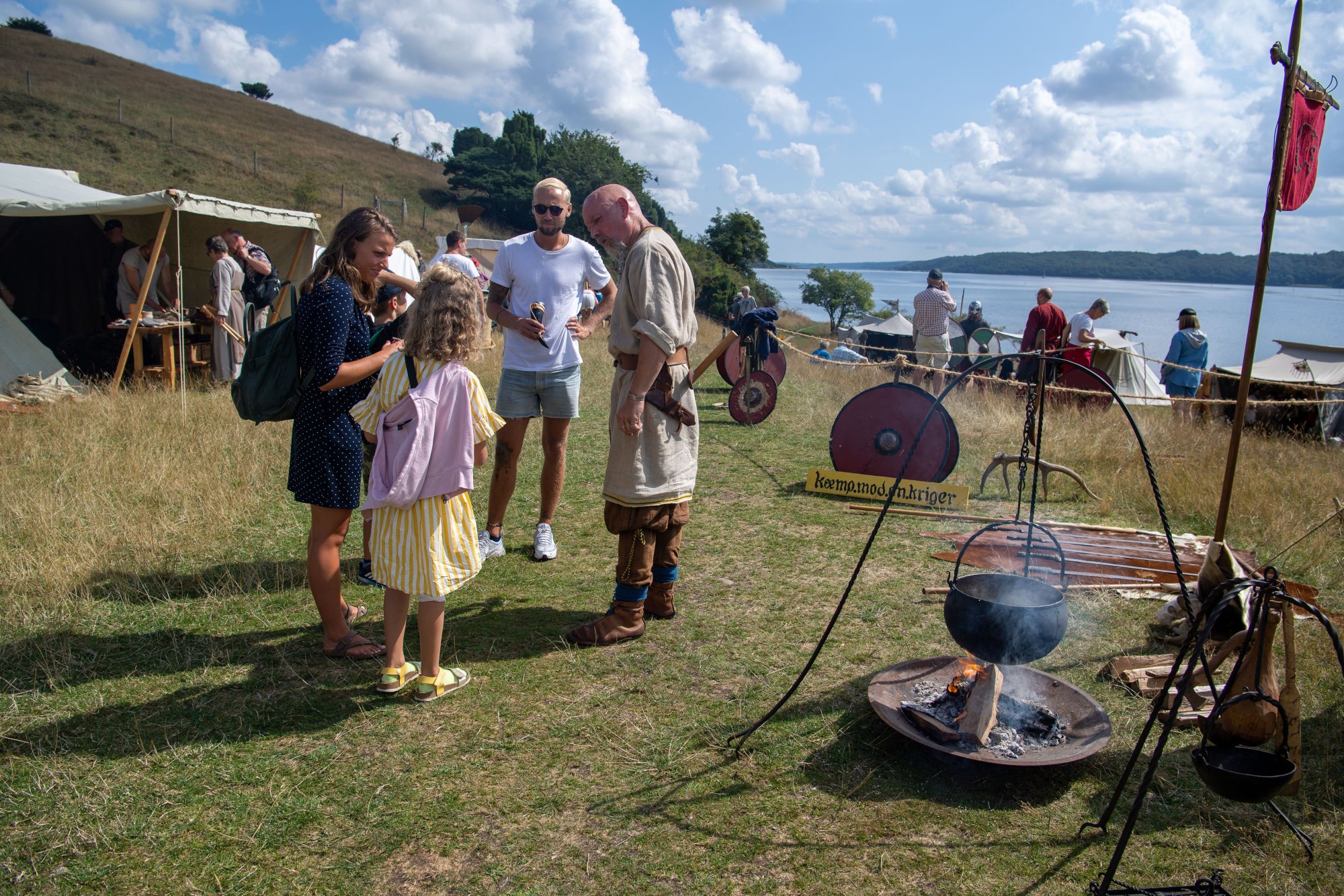 Vikinger på Sildehagen i Hobro har igen blus på bålet