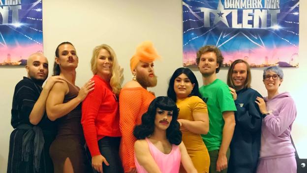 Mizz Privileze og de forskellige personer, der kom på scenen til hans sidste show, og som repræsenterede forskellighed.