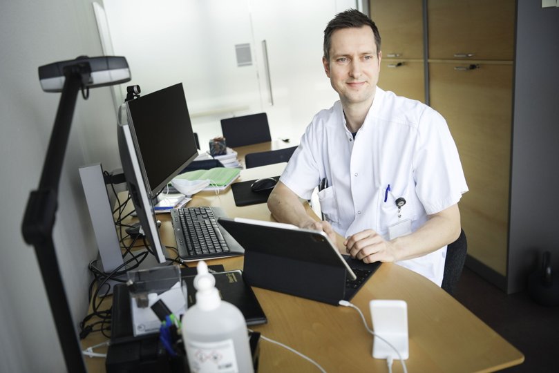 Michael Dalager-Pedersen er overlæge ved Infektionsmedicinsk Afdeling hos Aalborg Universitetshospital. Foto: Claus Søndberg