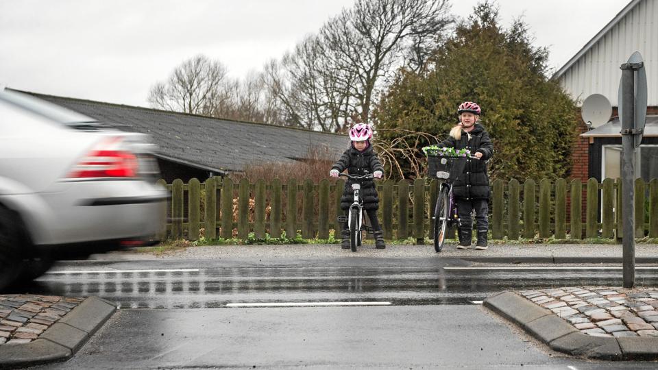 Flere tusinde nye skolebørn er kommet ud i trafikken. Men ikke alle bilister og cyklister ser ud til at overholde færdselsreglerne. Foto: Laura Guldhammer <i>Foto: Laura Guldhammer</i>