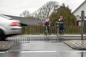 62.000 nye skolebørn i trafikken: Alligevel passer bilister og cyklister ikke på