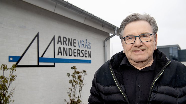 Da jeg falder, tænker jeg: