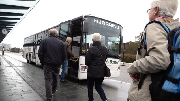 Shuttlebusserne kørte til Rubjerg Knude Fyr hele dagen. Foto: Henrik Louis