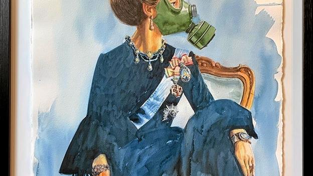 H.M. Dronning Margrethe II, nu med coronabind eller som her med gasmaske, for aktuel er udstillingen også. Hans skildringer af Majestæten fra hendes officiel foto i forbindelse med tronovertagelsen i 1972 viser hans tråde tilbage til over Roy Lichtenstein og Andy Warhols Popart-eksperimenter i 50ernes og 60ernes USA. <i>troels laursen</i>